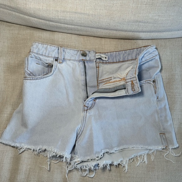 Zara light wash denim shorts - Picture 2 of 4